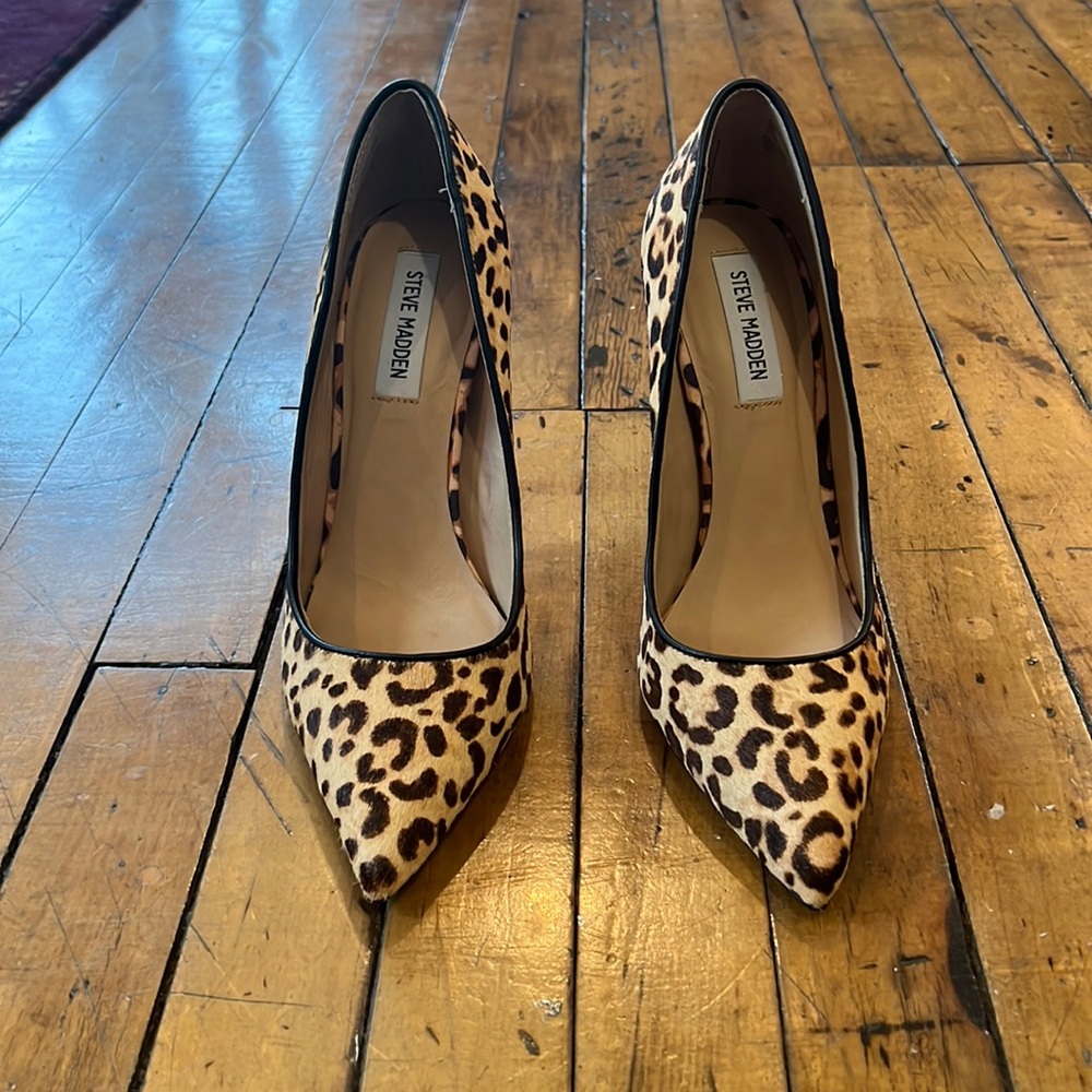 Steve Madden faux leopard skin pumps. Size 9M